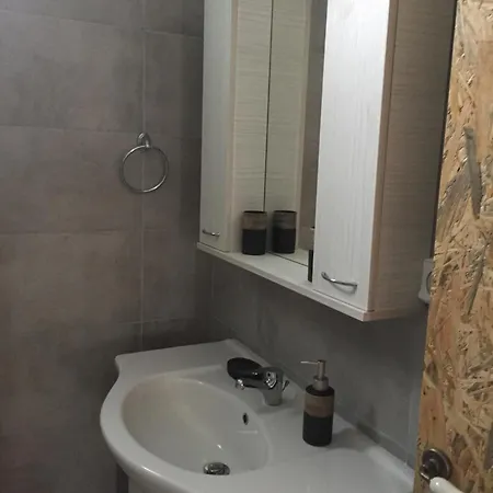 דירה Anastasia And *