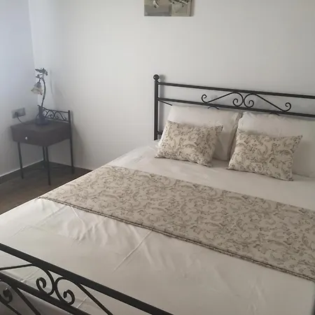 Anastasia And Apartman